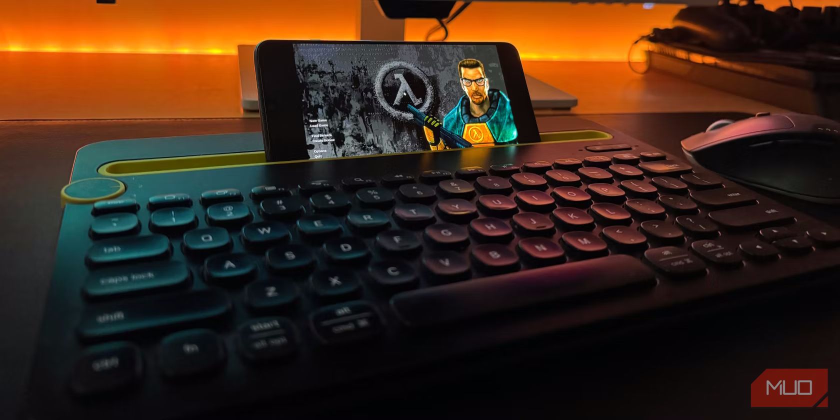 Android phone running Half Life with a keyboard and mouse connected