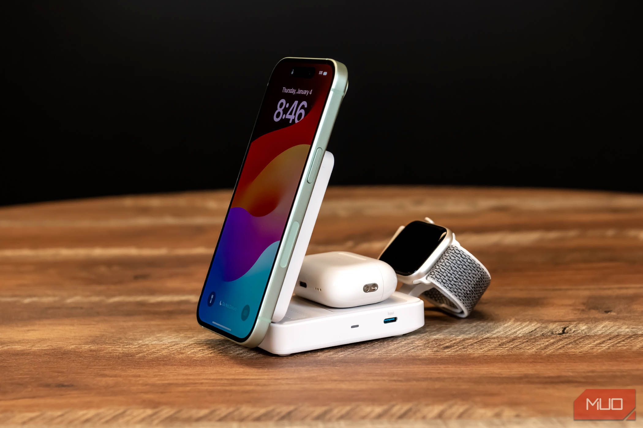 Anchor Mago Wireless. charging station