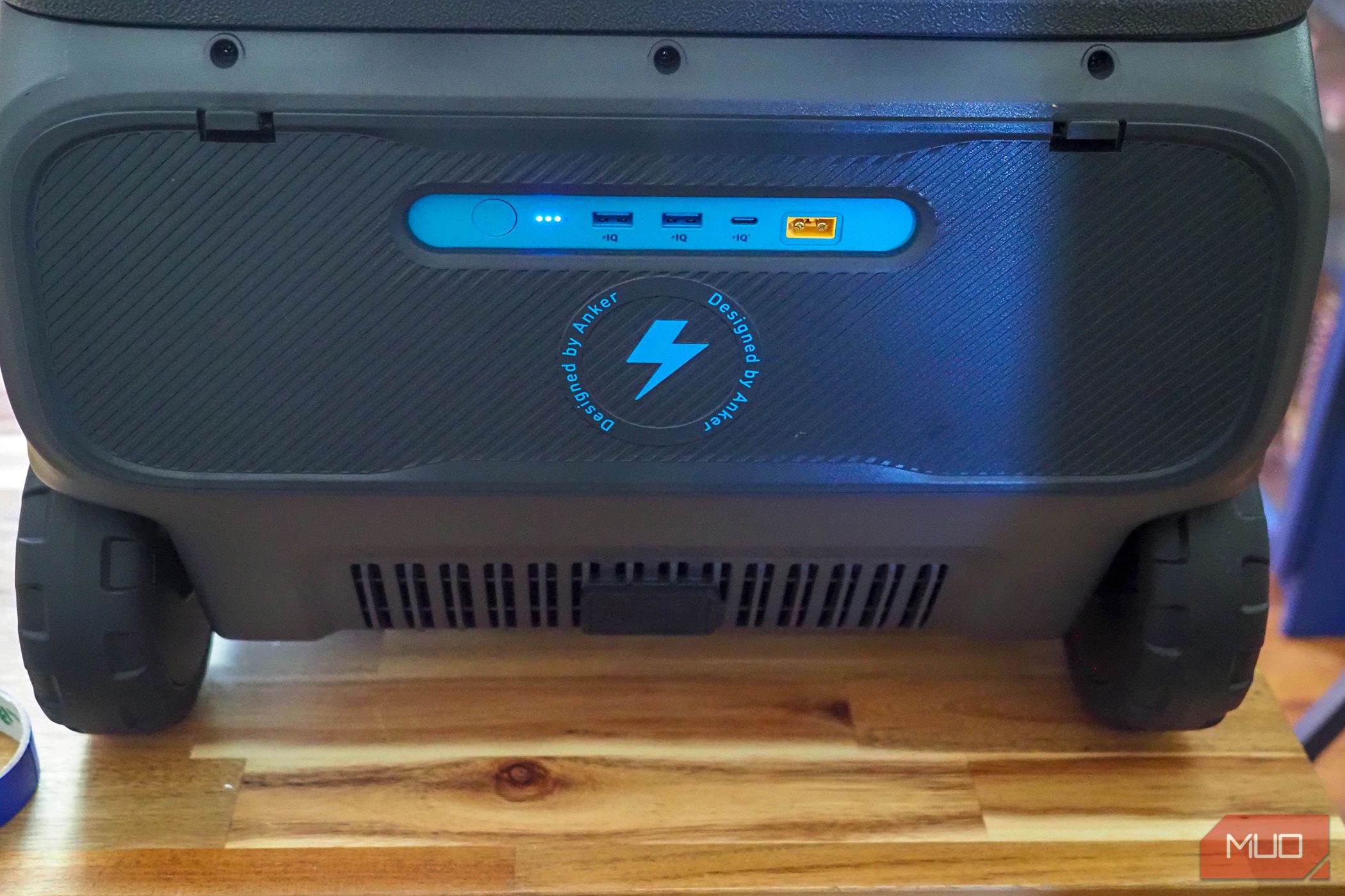 Anker EverFrost Dual-Zone Powered Cooler 50 insert battery ports