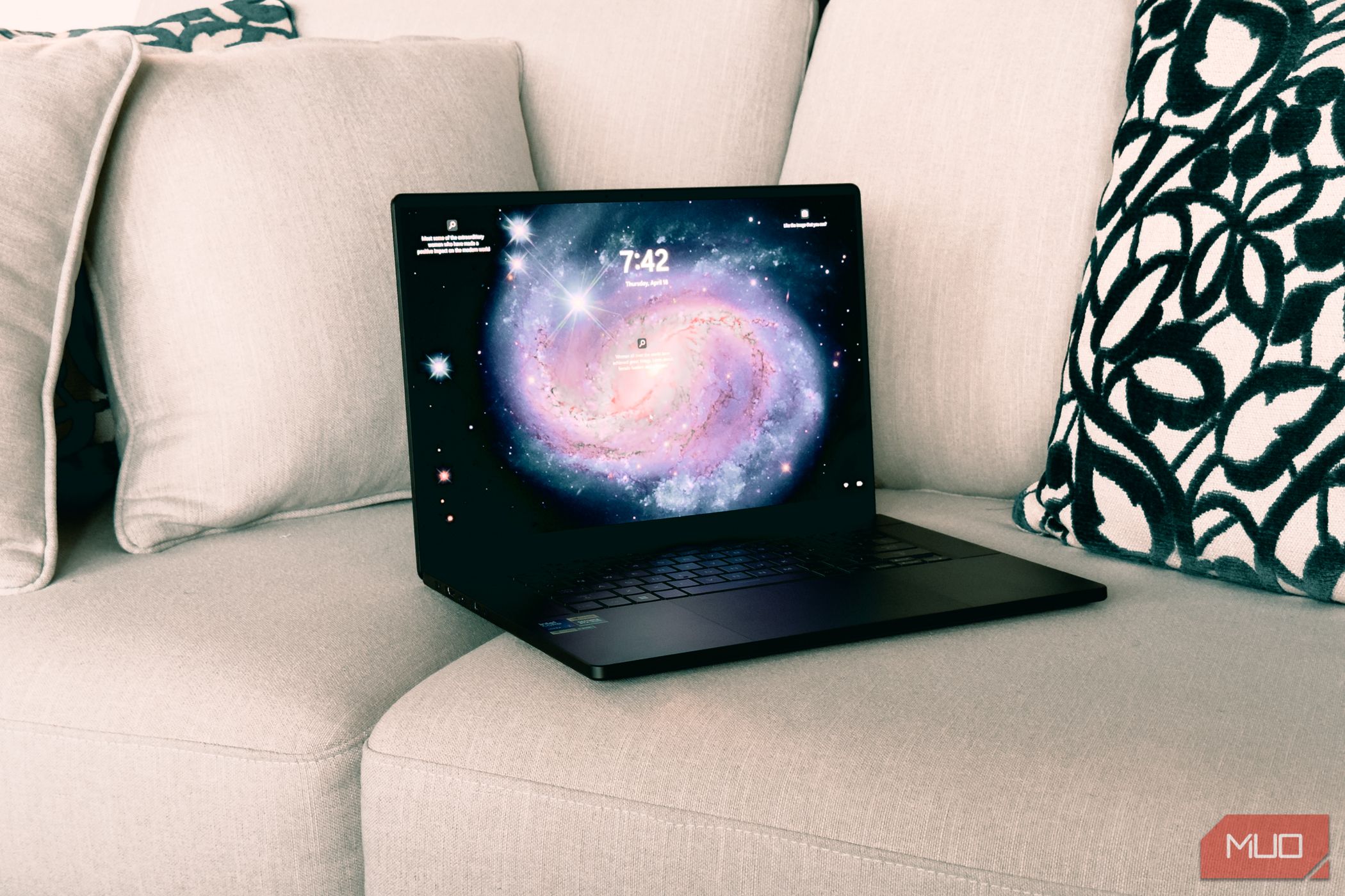 نمایشگر ASUS ROG Zephyrus G16-1