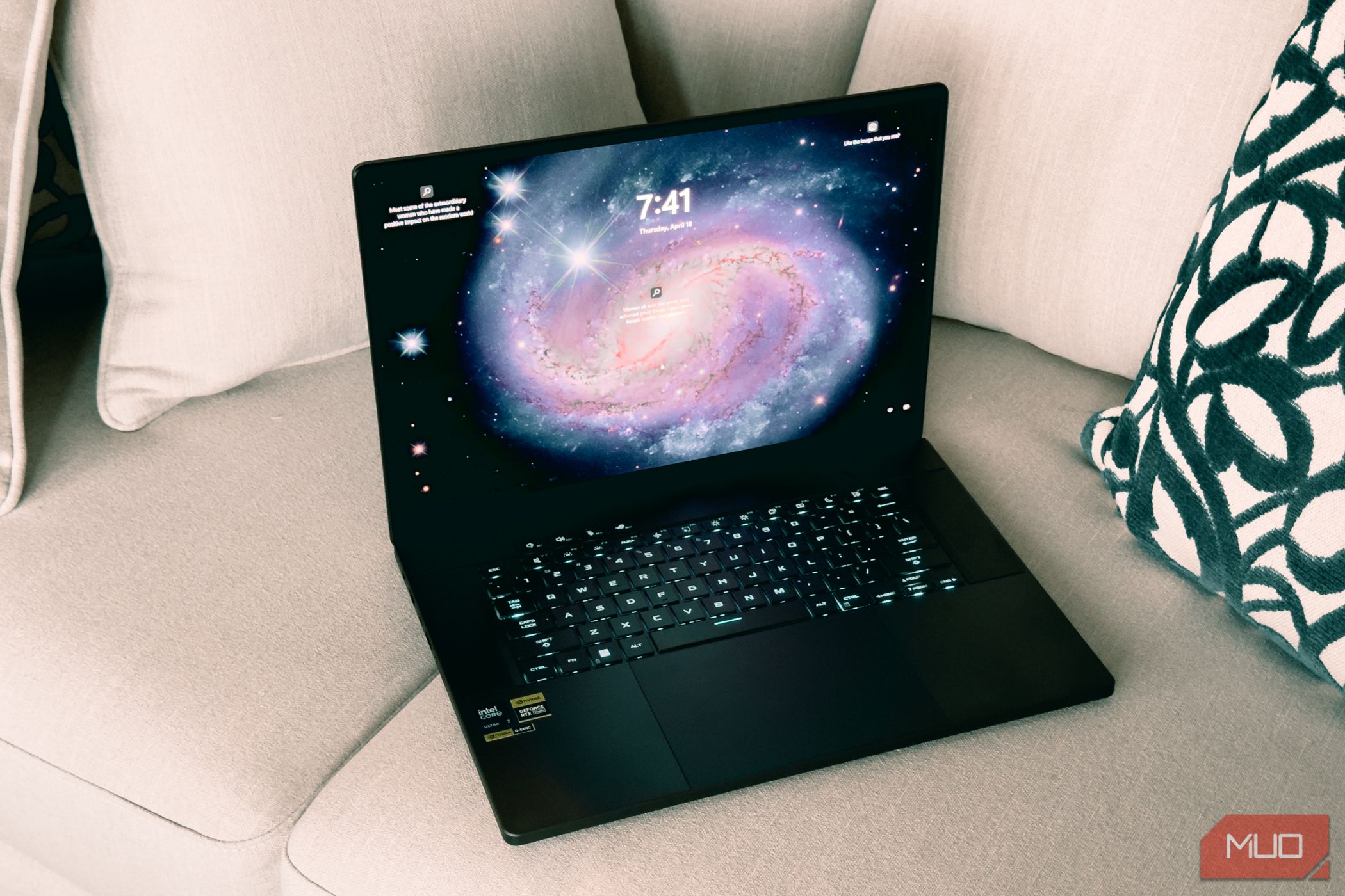 نمایشگر ASUS ROG Zephyrus G16-2