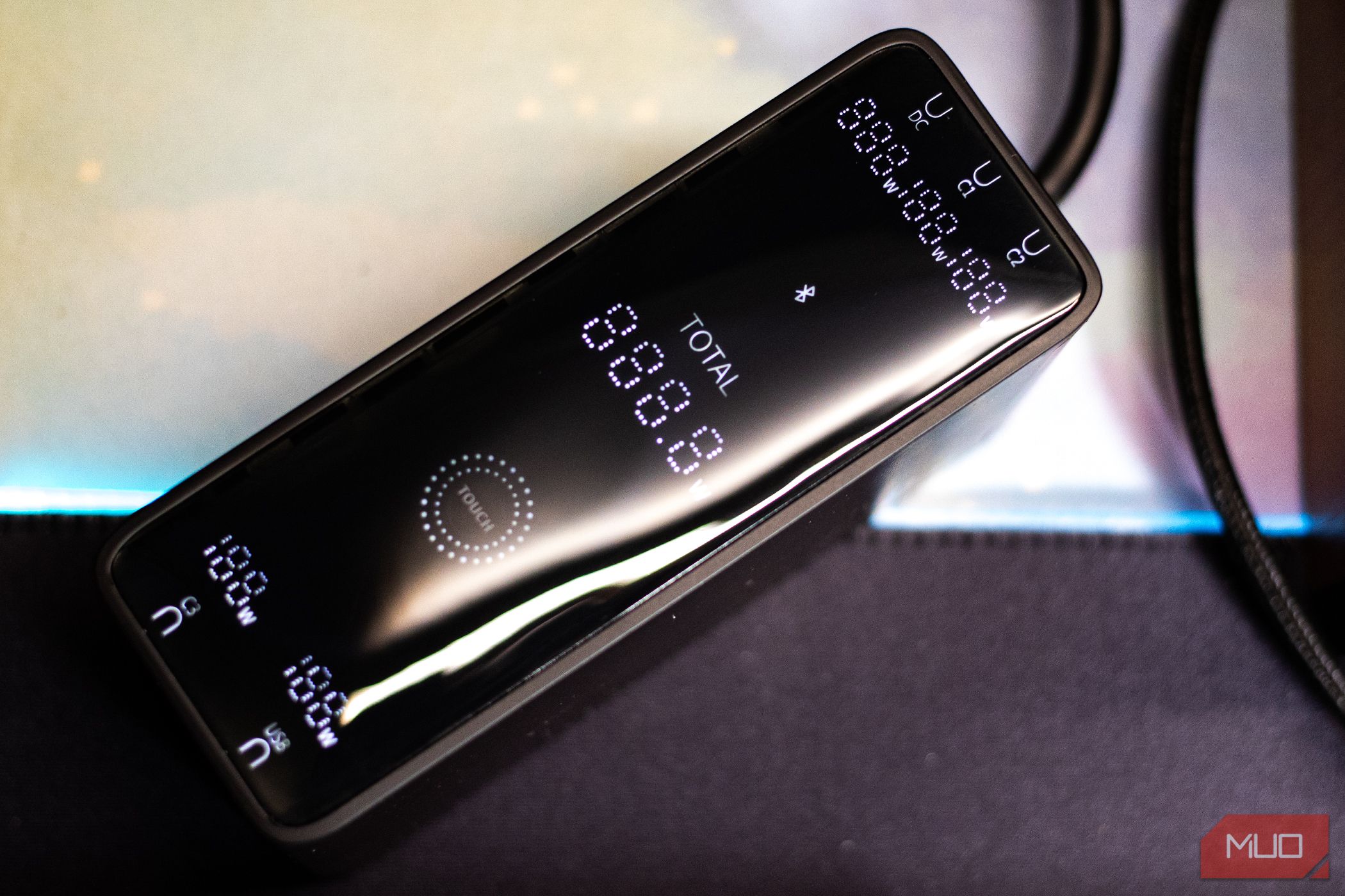 Baseus 240W Digital GaN Charger screen