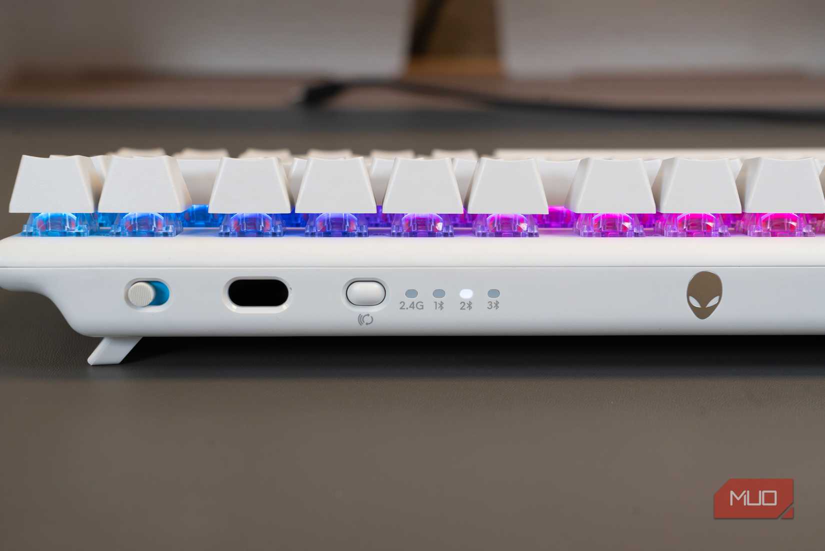 Keypad Controller Alienware Alienware Pro Gaming Wireless Keyboard Review: Truly Superb