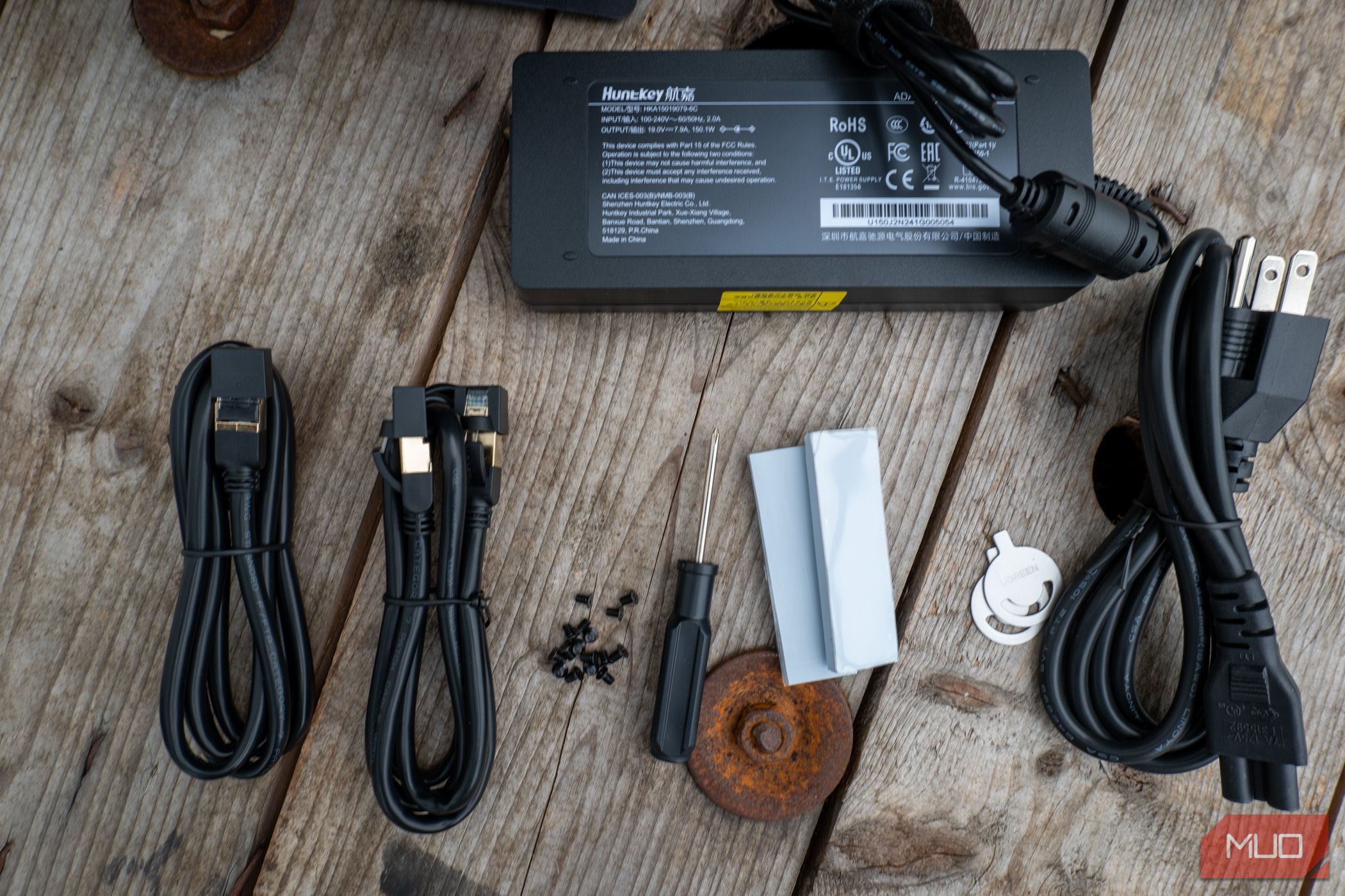 Ugreen DXP4800 Plus NAS  - accessories