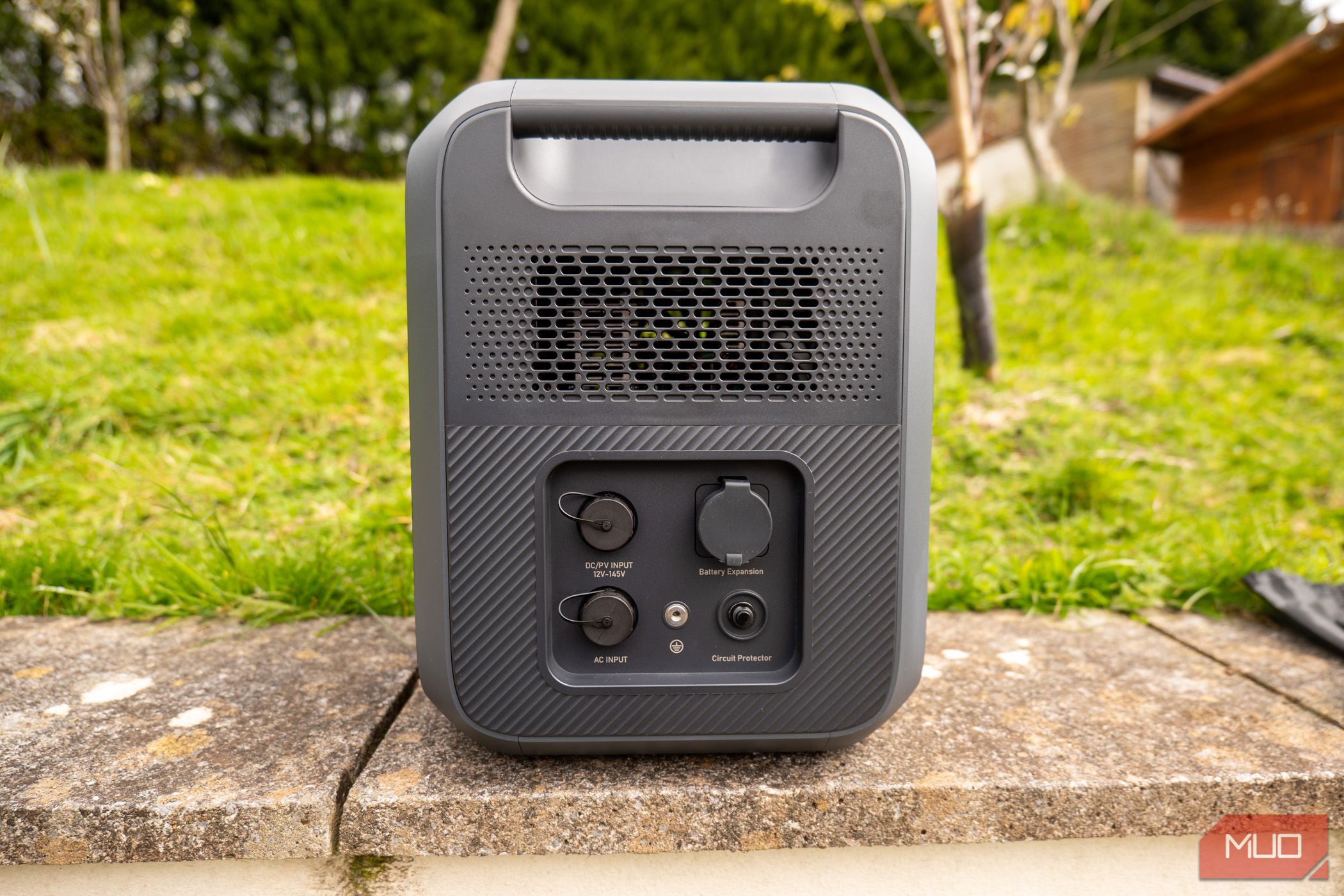 Bluetti AC200L review- side view with ports-1