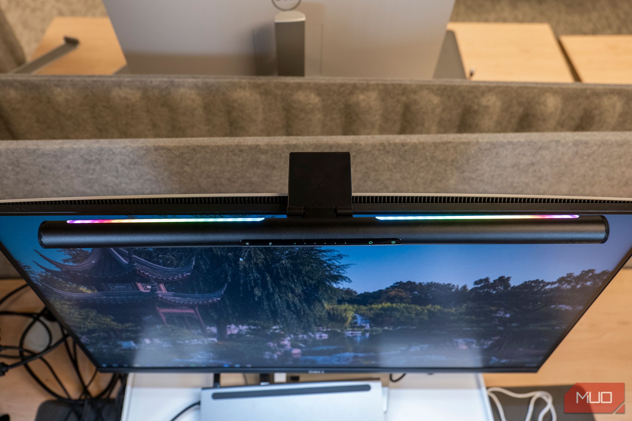 Razer Aether Monitor Light Bar Review: Perfect for Gamers