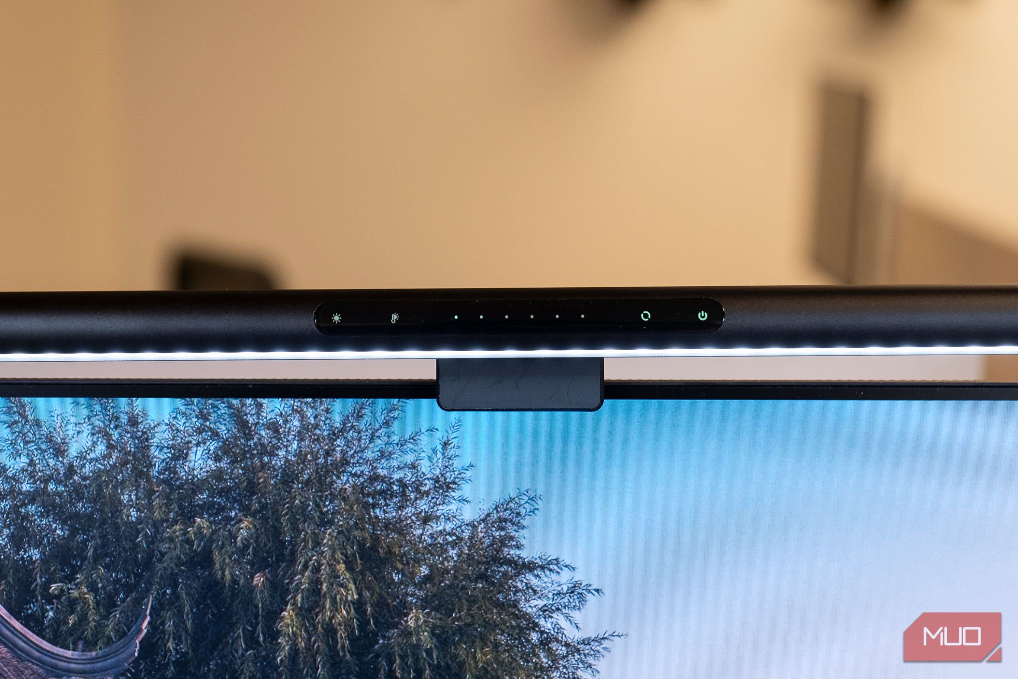 Controles de toque na barra de luz do monitor Razer Aether enquanto estiver ligado-1