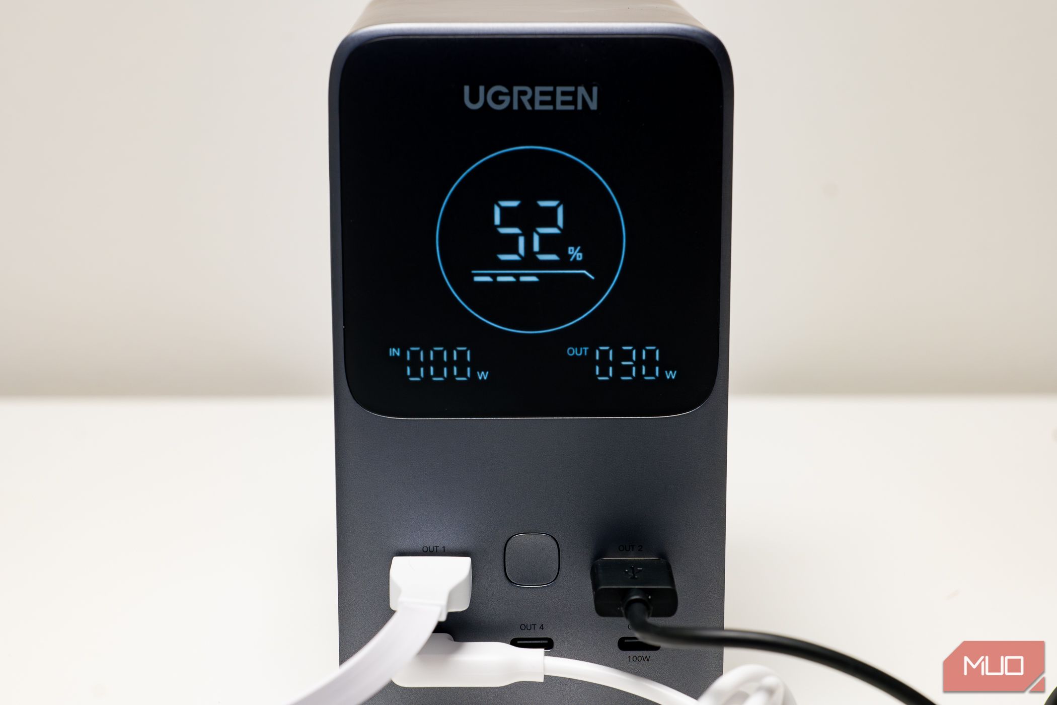 Ugreen 300W 48000mAh Power Bank showing charging speed