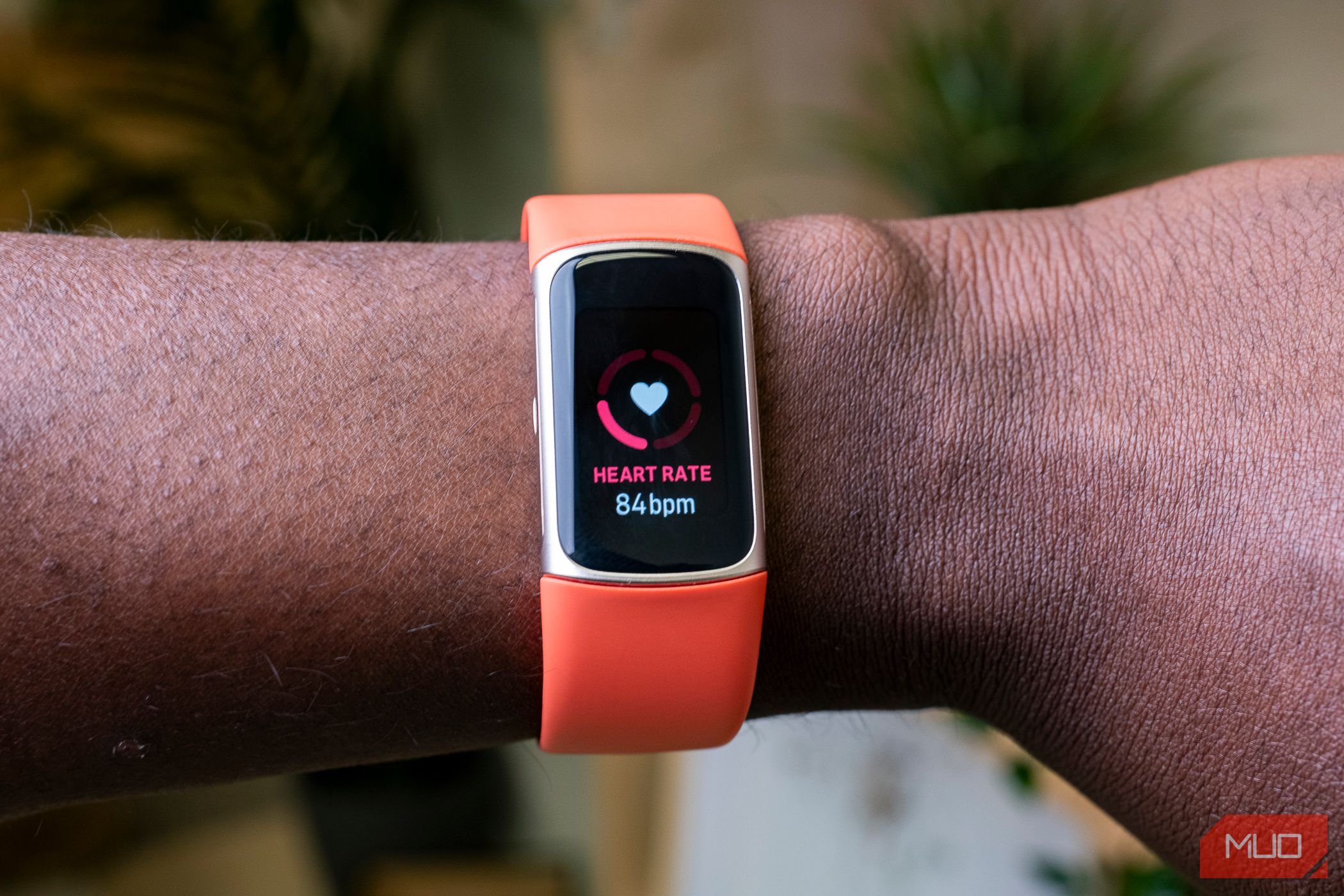 Fitness information heart rate on the Fitbit Charge 6 on arm