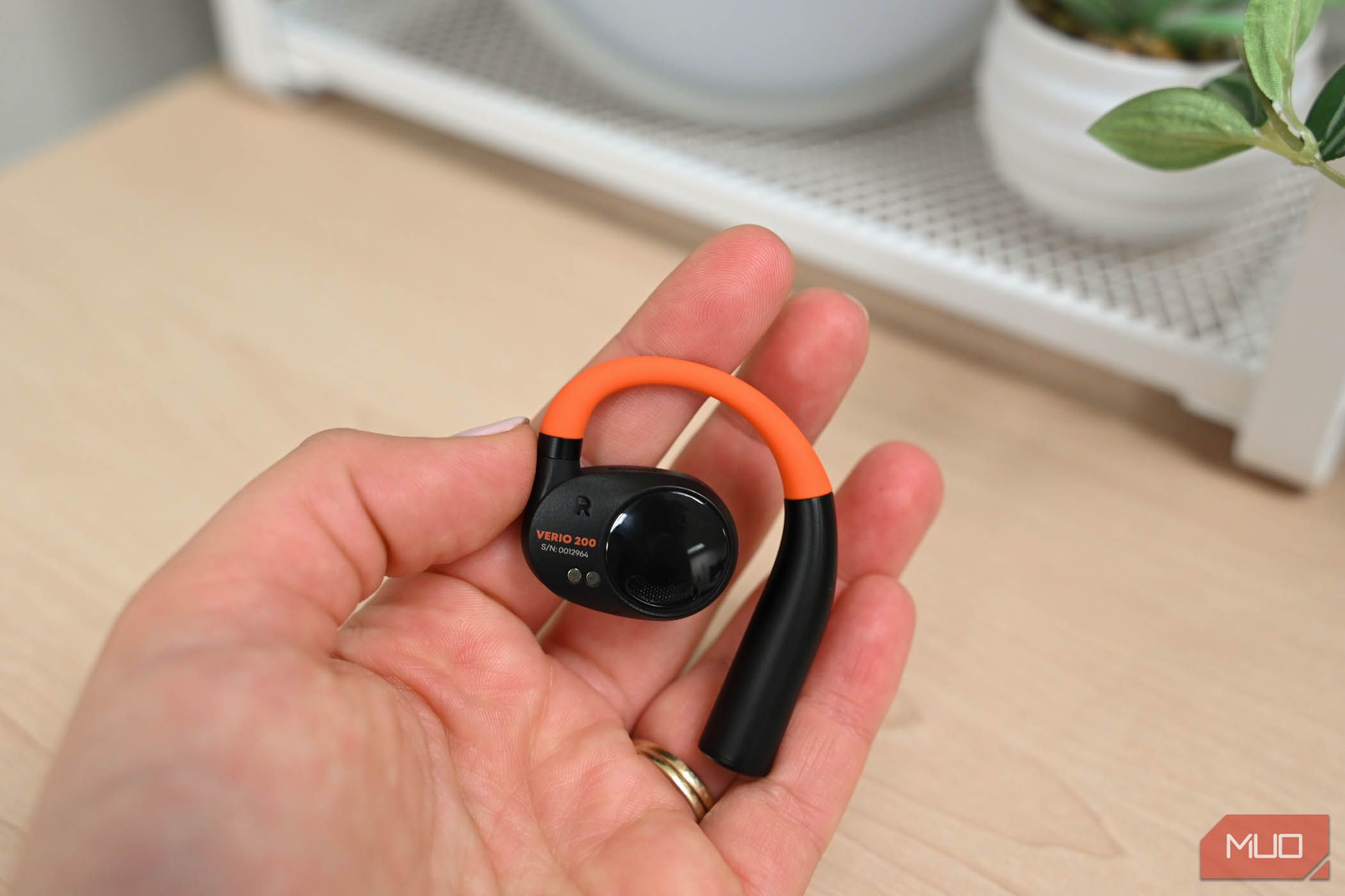 Person holding a Beyerdynamic VERIO 200 Open Earphone