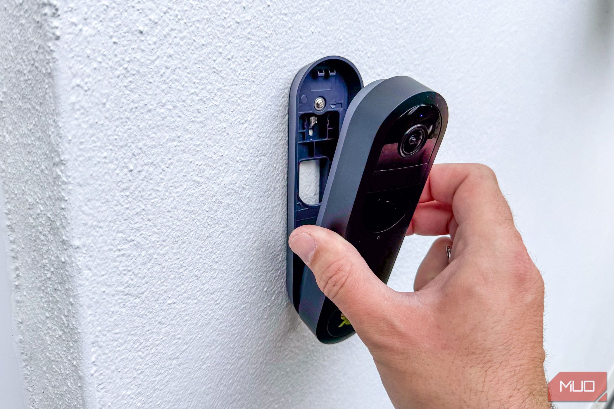 reolink doorbell battery and chime review - mounting on wall