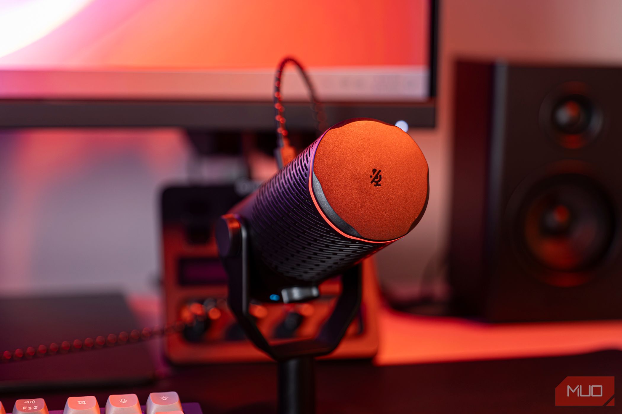 دکمه بی صدا خازنی JBL Quantum Stream Studio در بالا