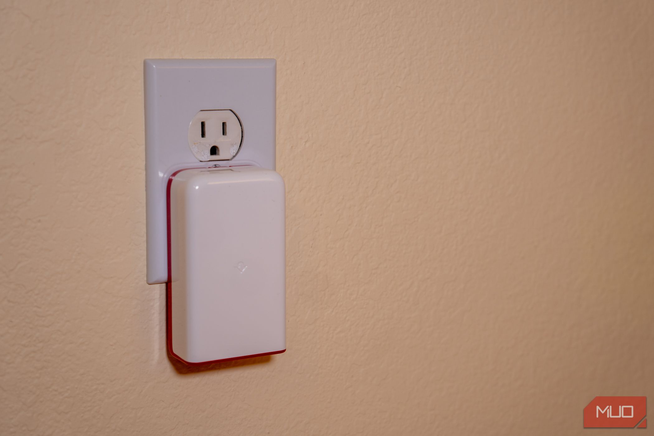 PlugBug 120 in a wall outlet with no cables