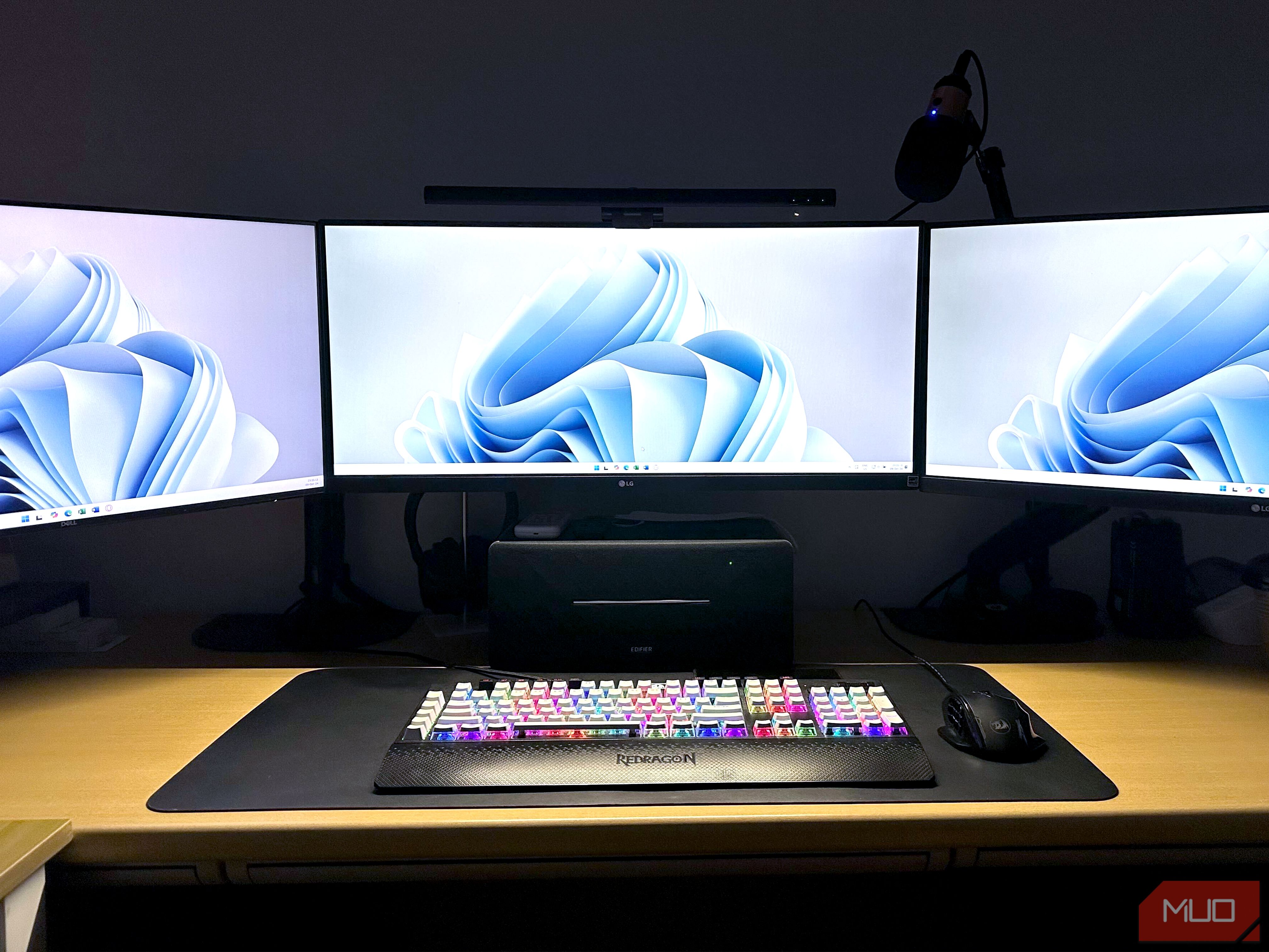 Triple monitor PC setup on a deskop