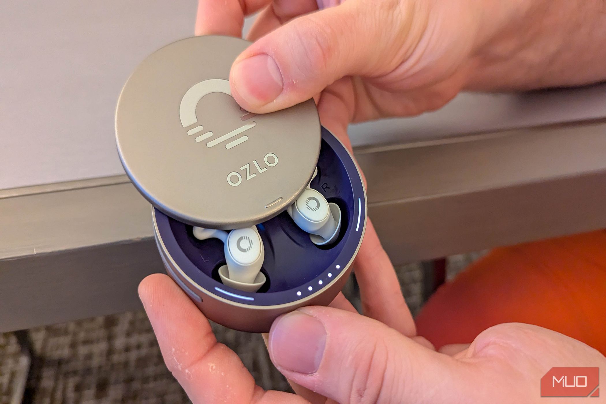 Ozlo Sleepbuds case lights