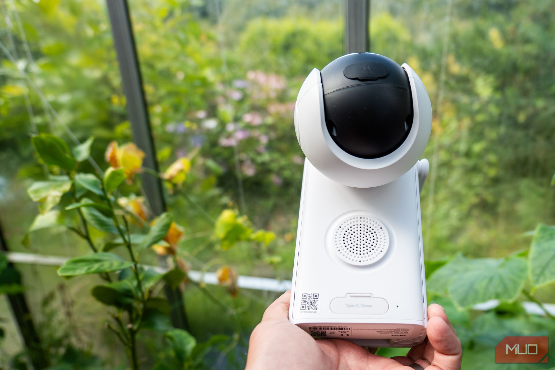 Reolink PT Ultra speaker and SD card location underneath. 