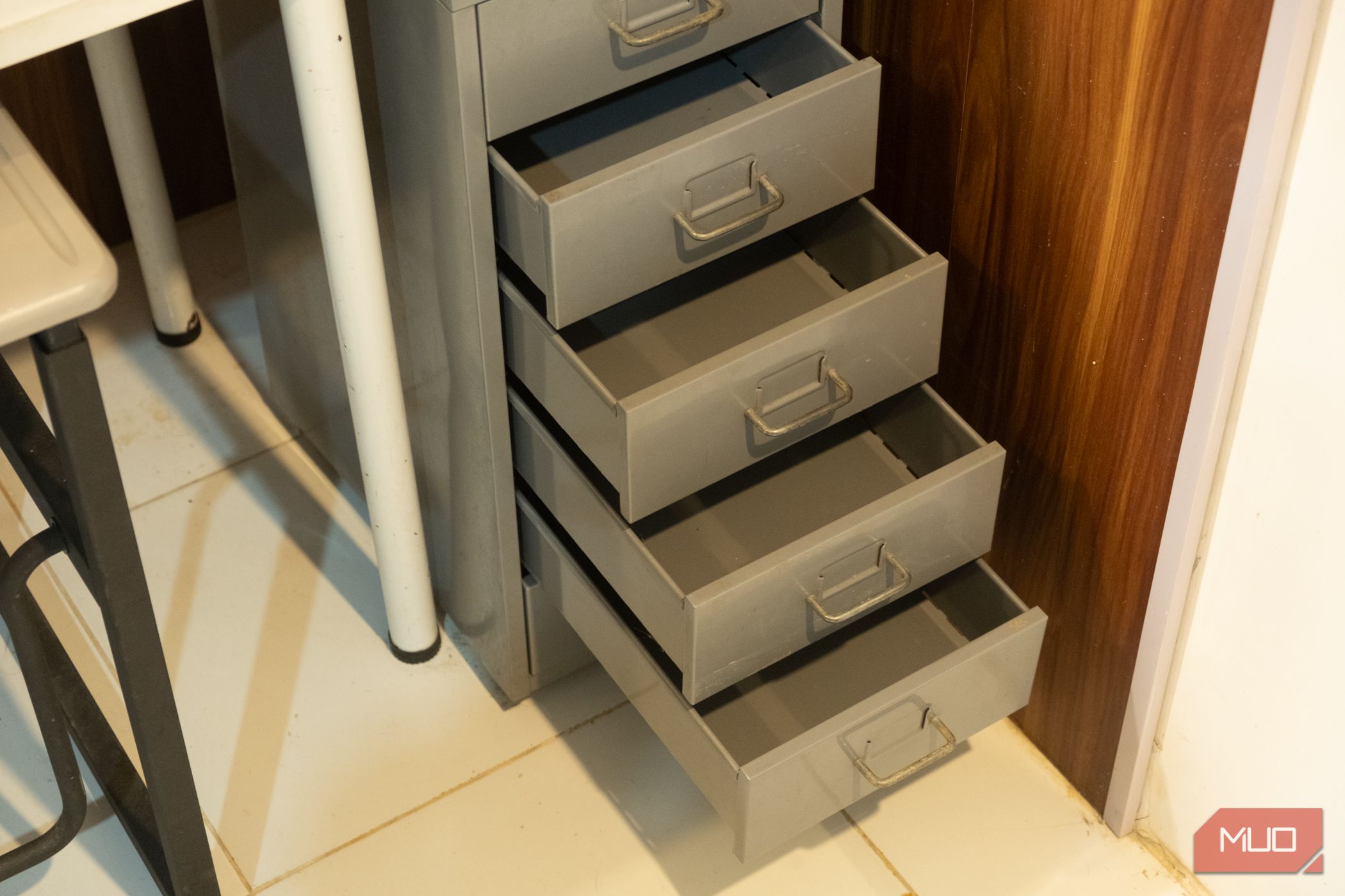 Empty drawers-1