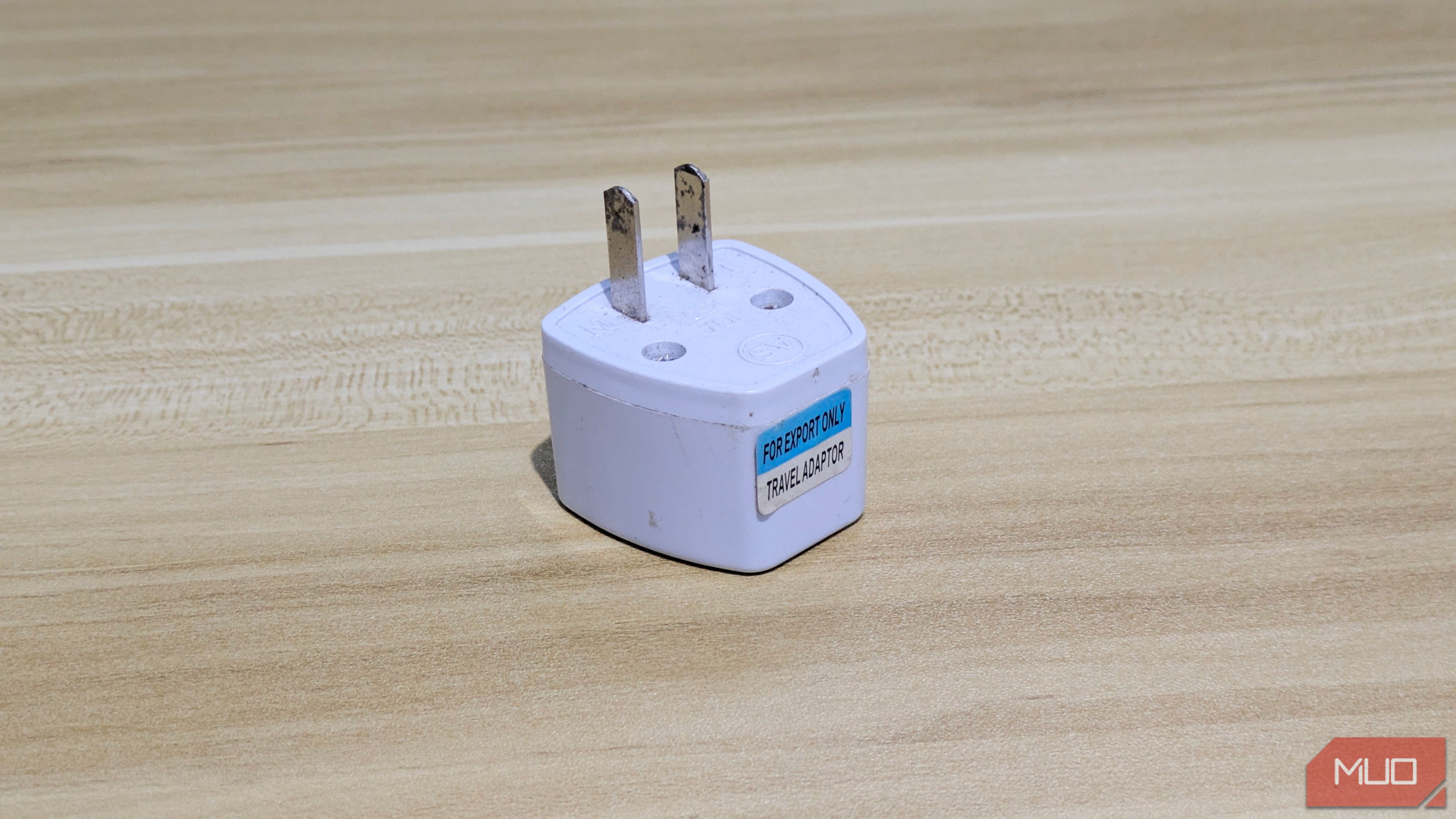 Single port travel adaptor