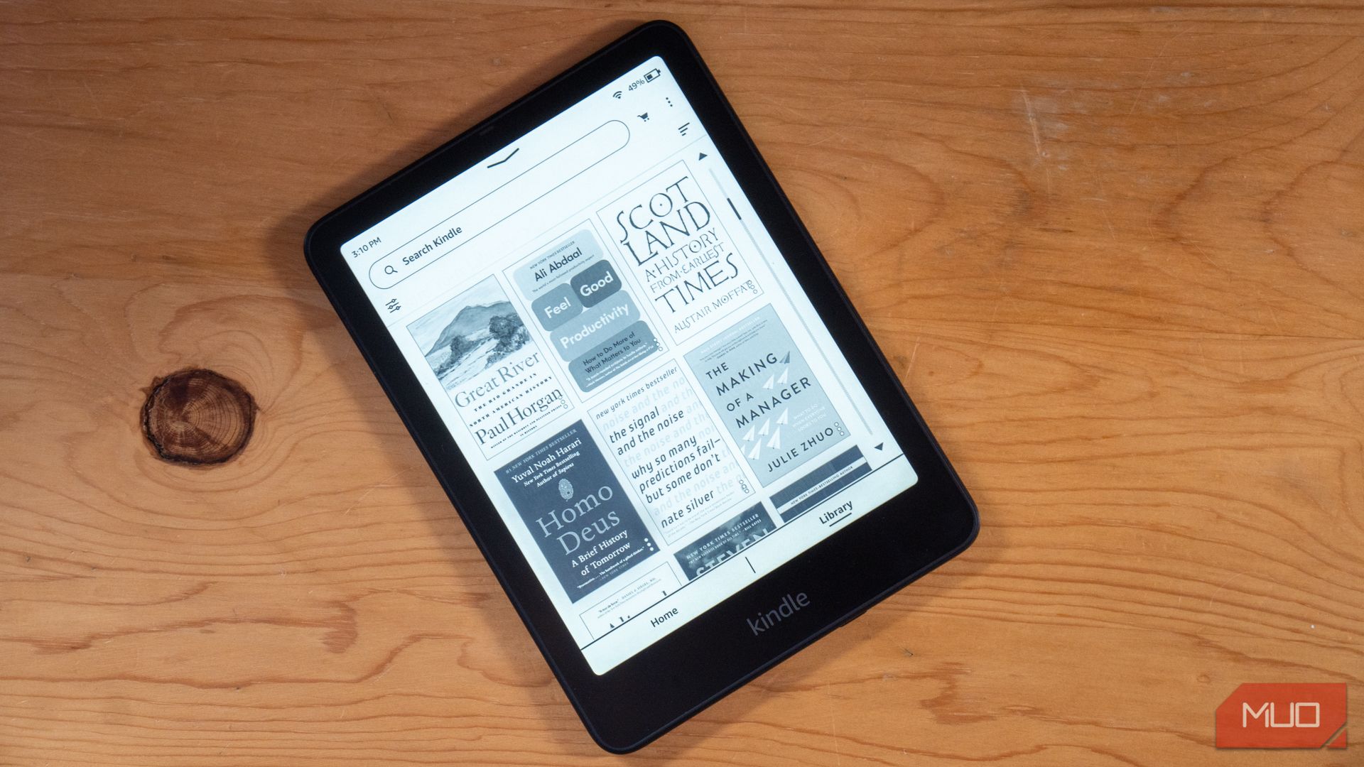 Amazon Kindle Paperwhite Signature Edition on a desk.