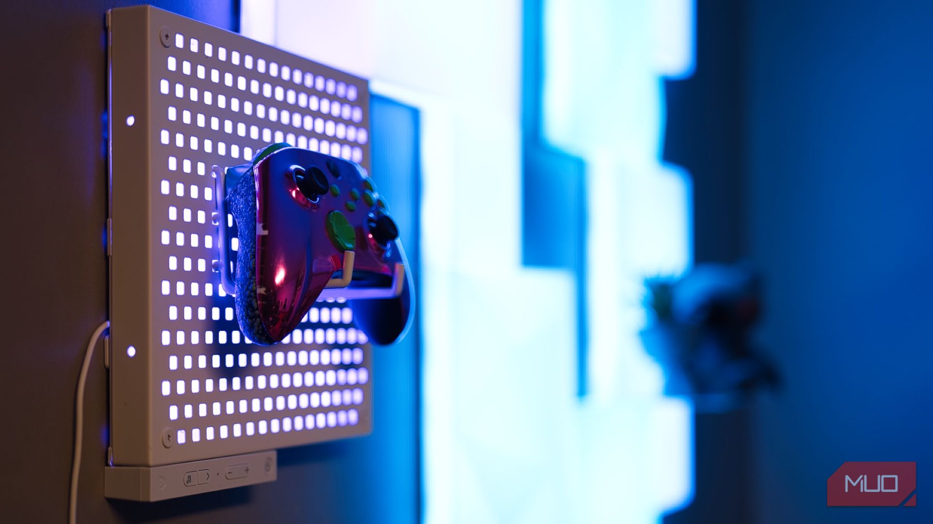 Nanoleaf Blocks review - close up of a controller sitting on the pedboard hooks
