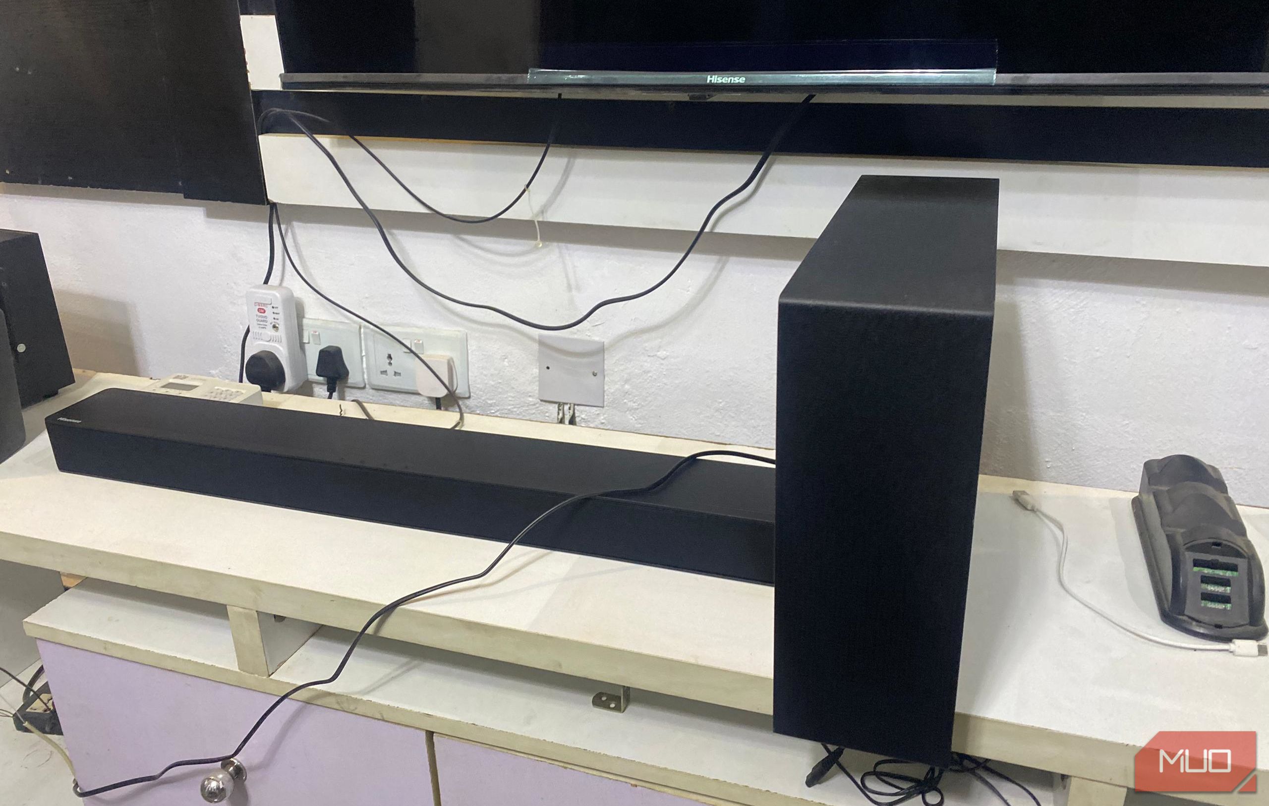 Hisense HS2100 soundbar and the subwoofer placed together.