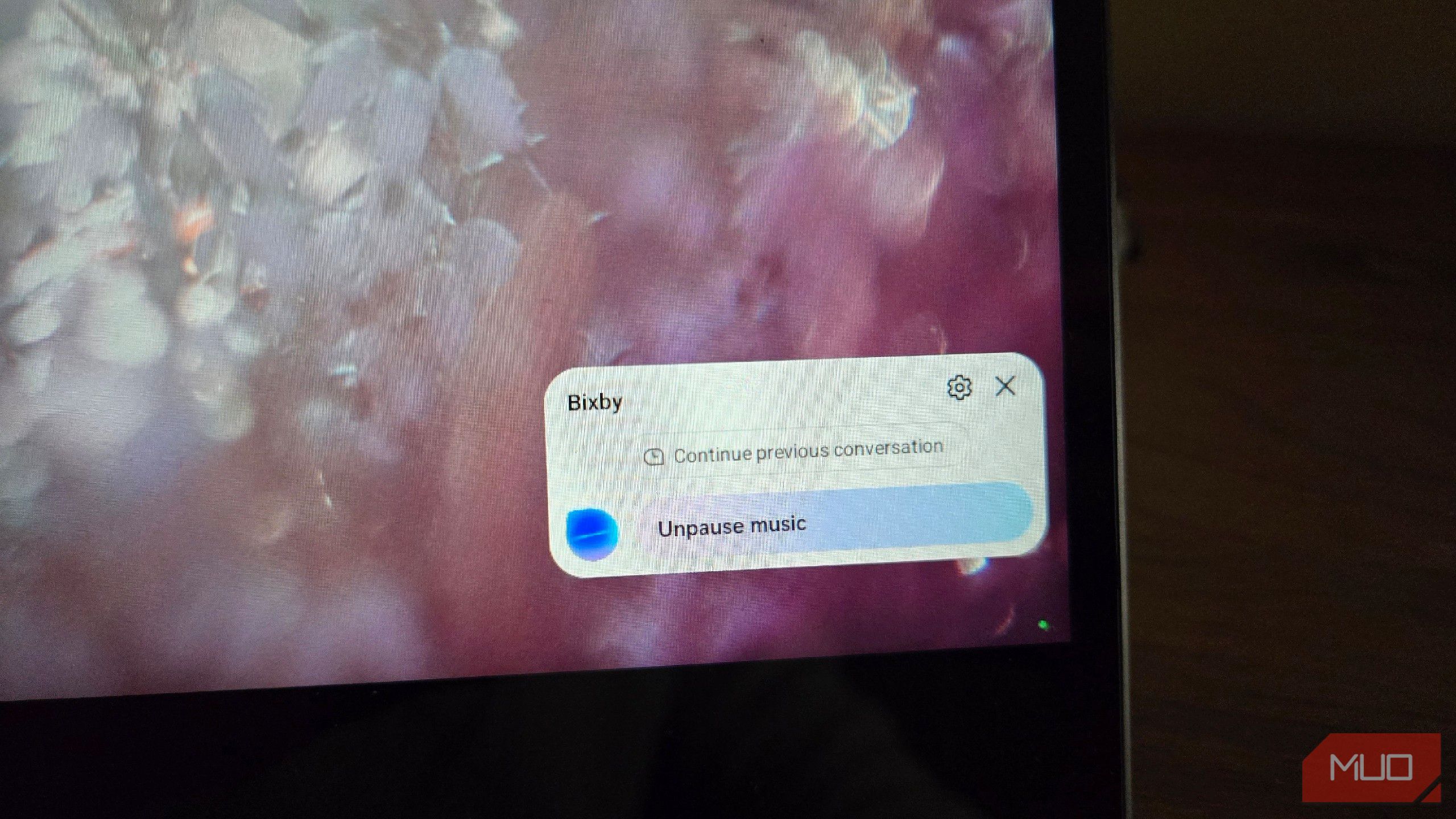 Bixby unpausing music in Samsung DeX.