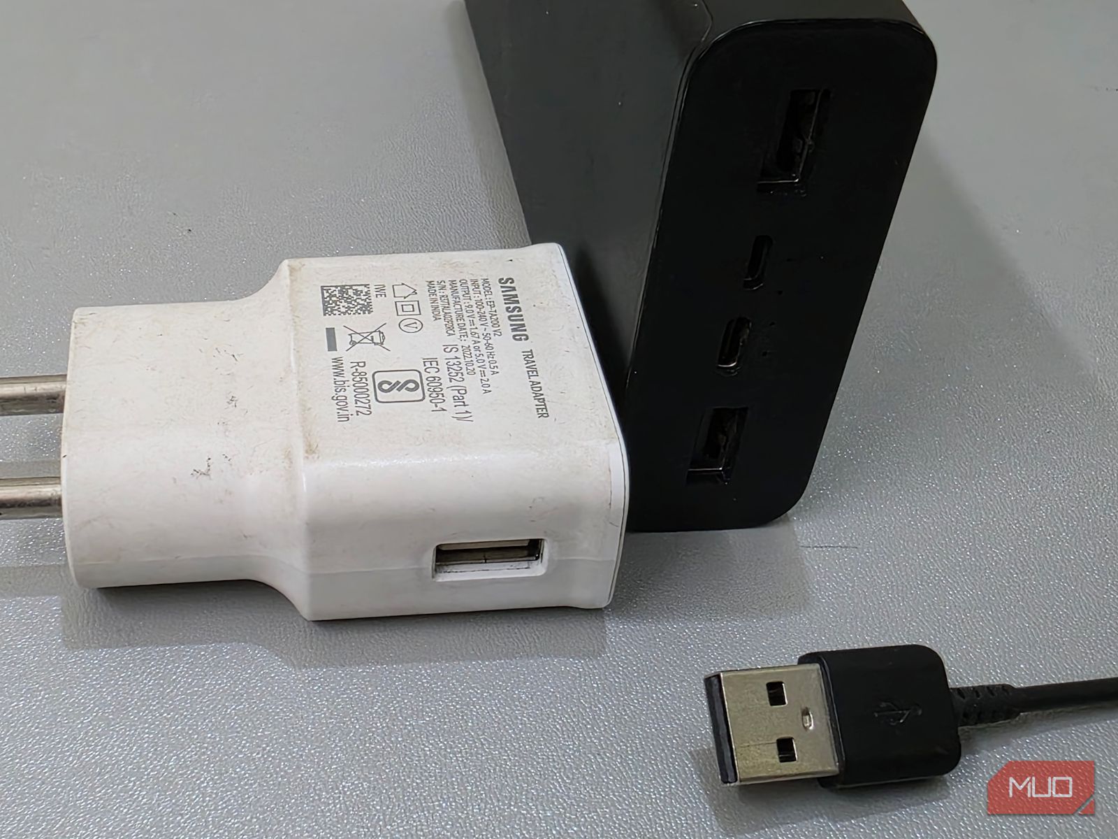 Power bank with charging cable and Samsung adapter
