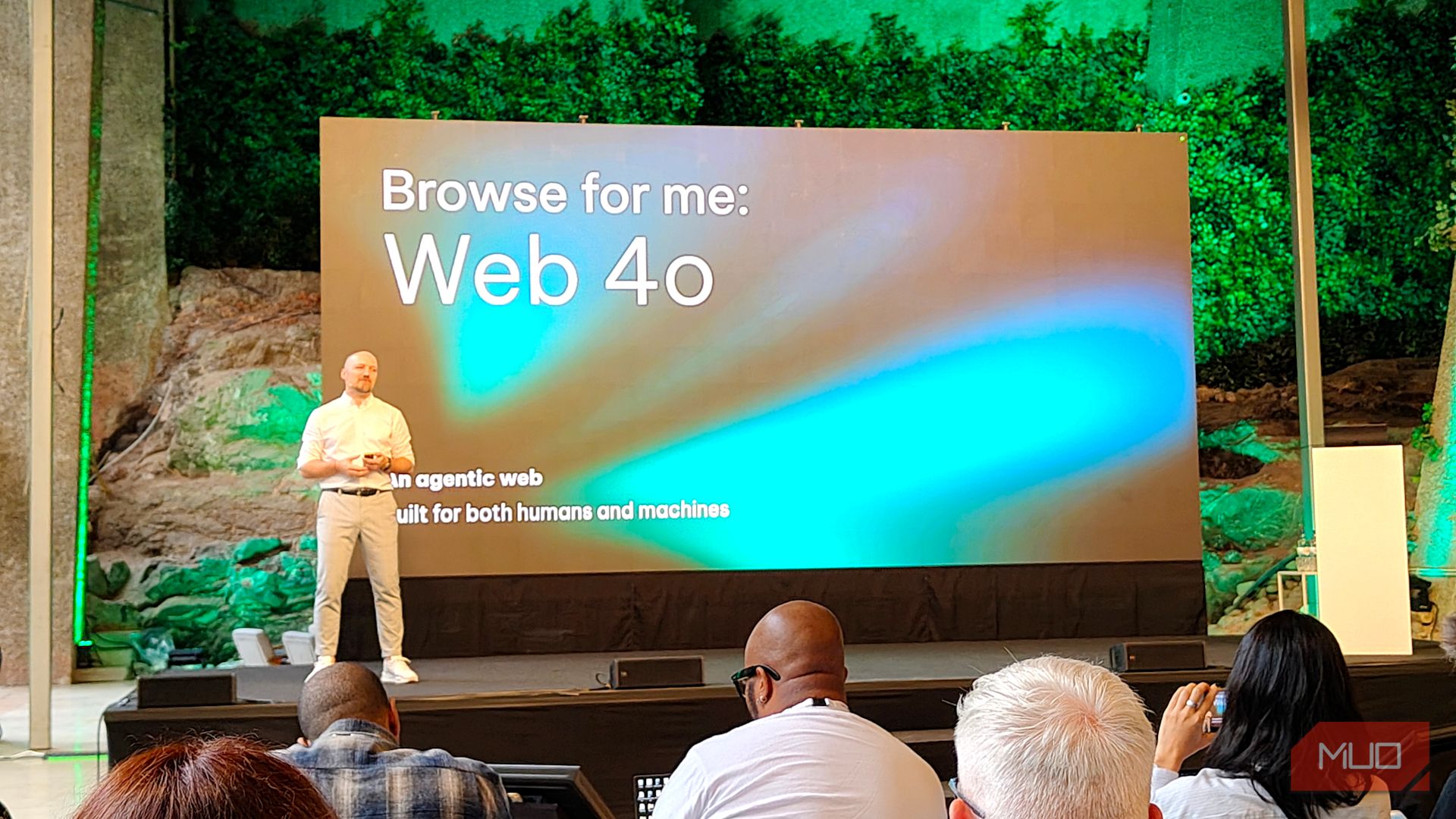 opera browser days web 4o slide.