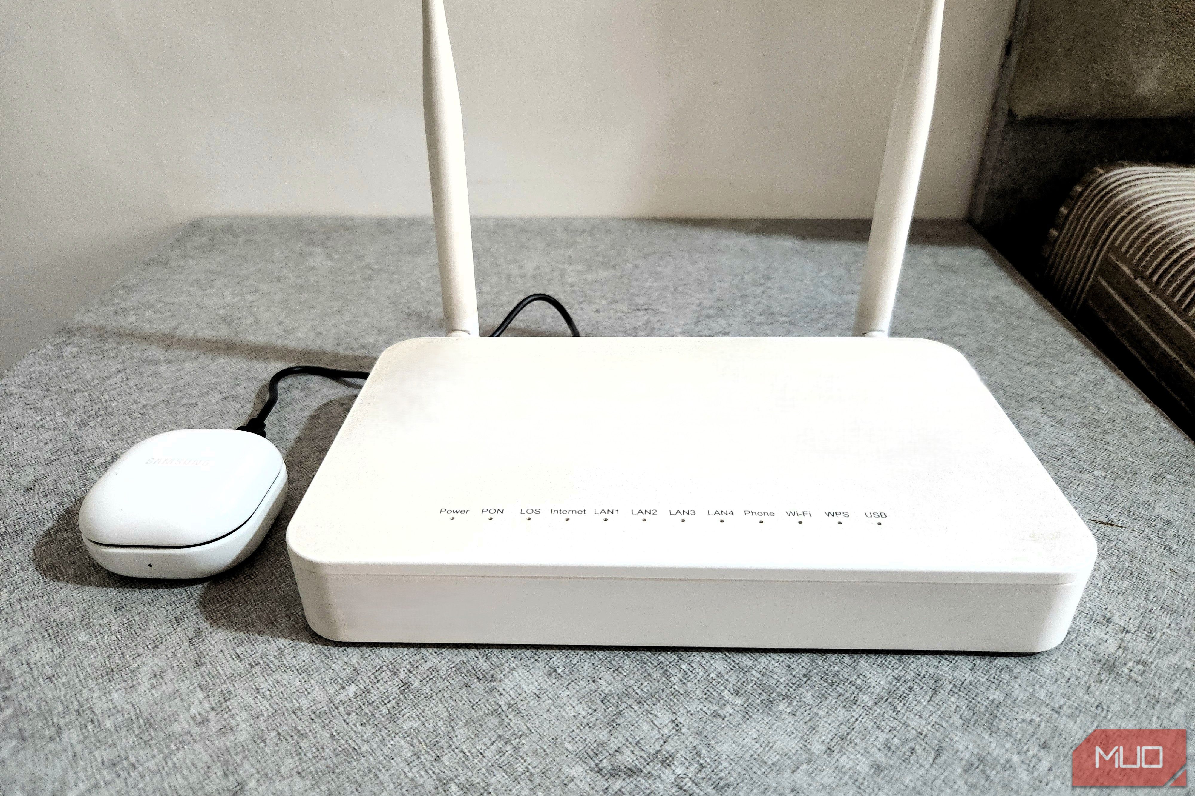 Bluetooth headphone charging via Router
