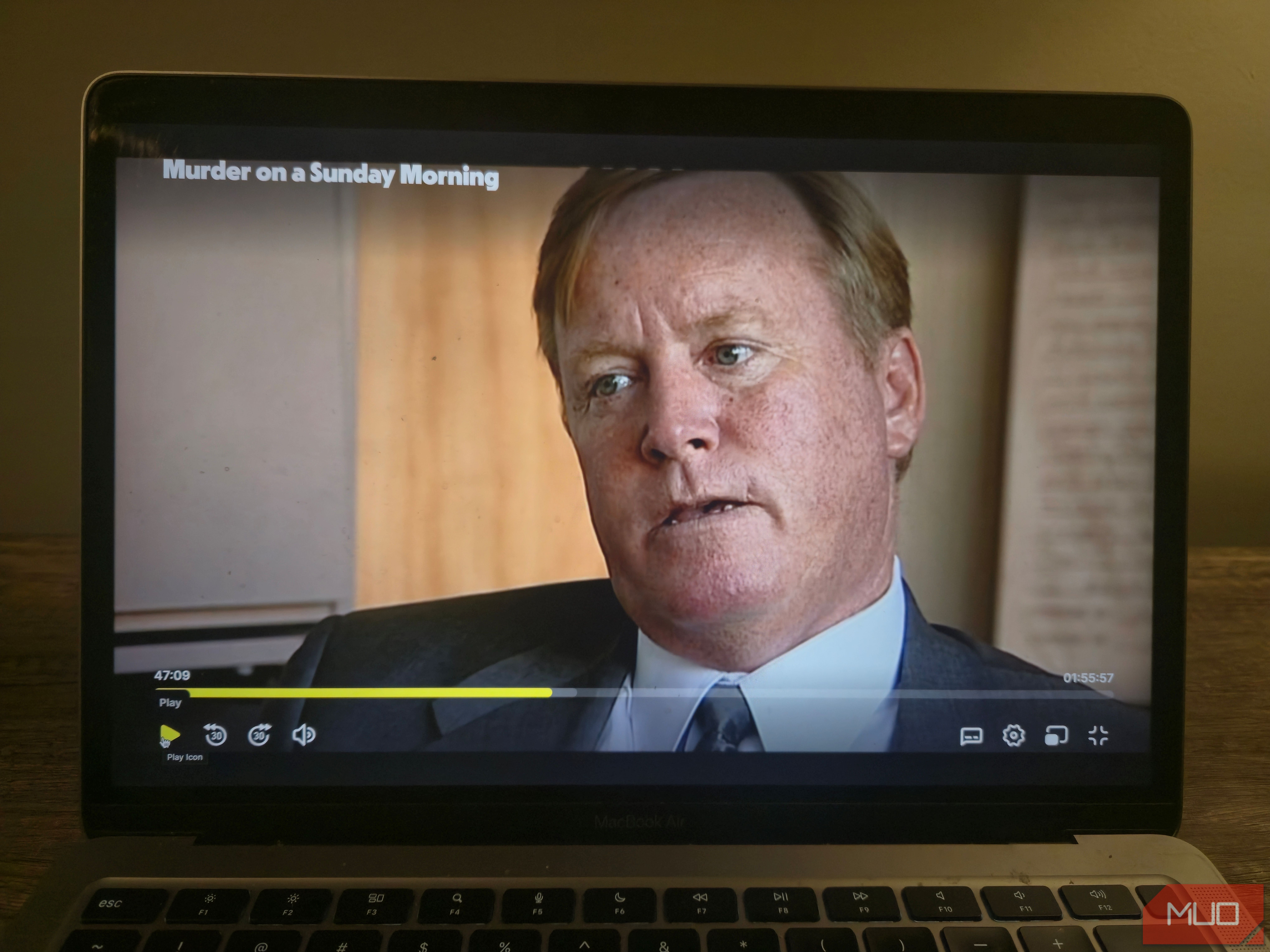 A screenshot from Murder on a Sunday