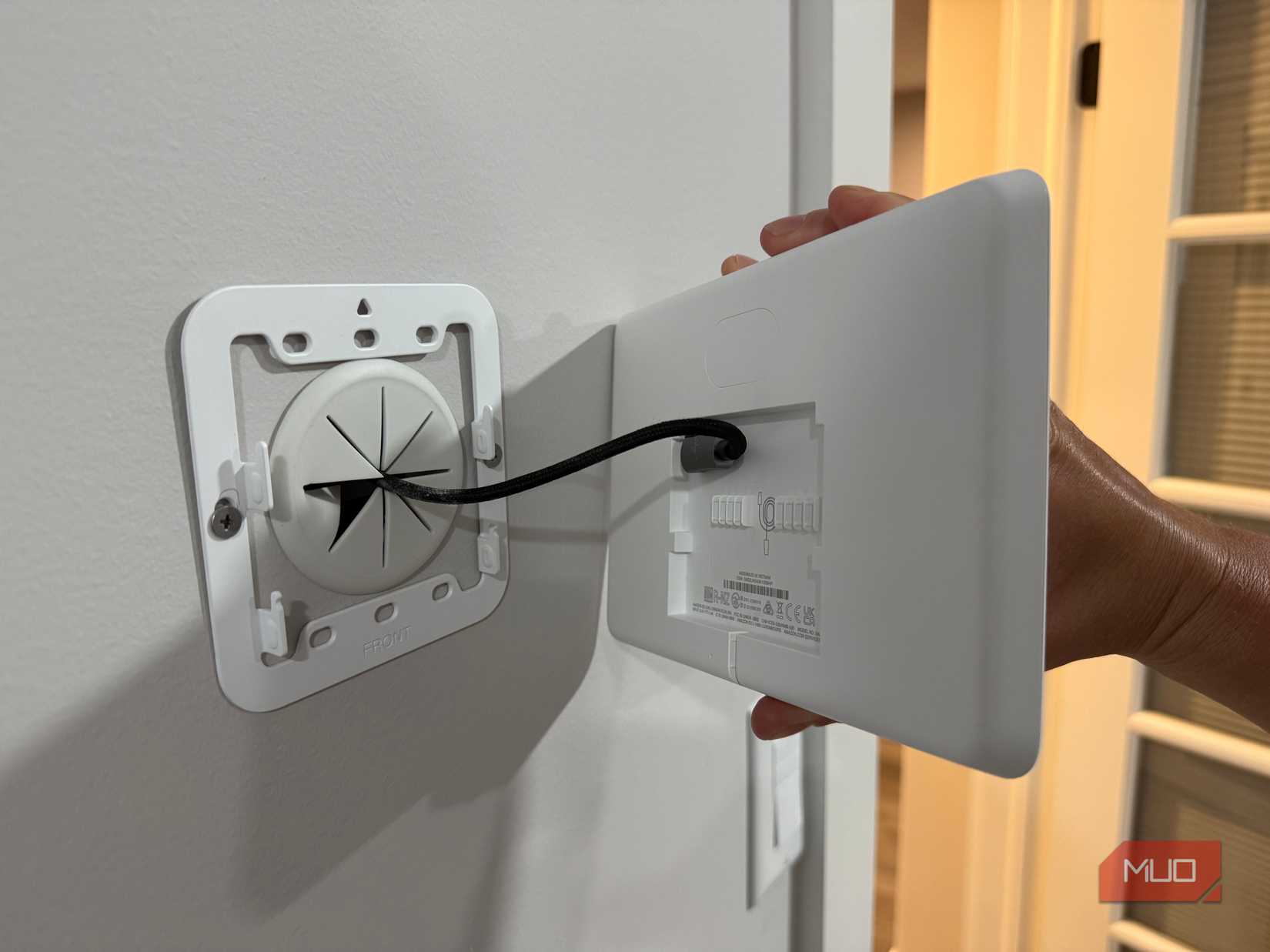 echo hub connecting to flush wall mount