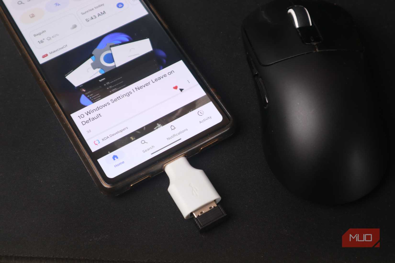 Smartphone connected to mouse using USB-C