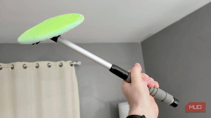 A microfiber cloth on an extendable arm