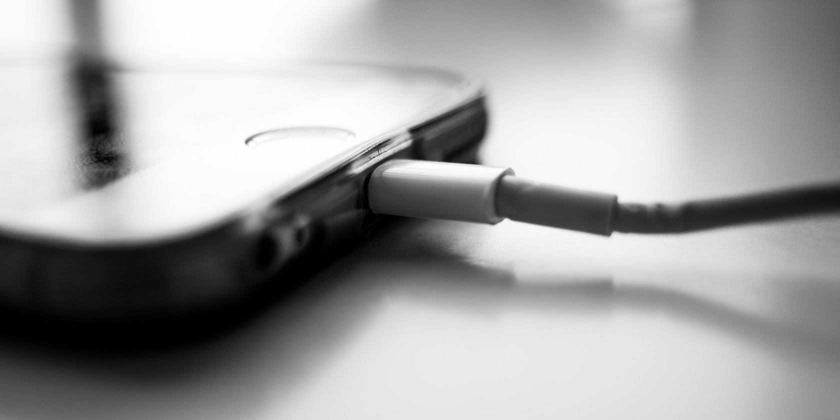 iphone charging batterygate - 6 modi per riparare un iPhone bloccato sul logo Apple