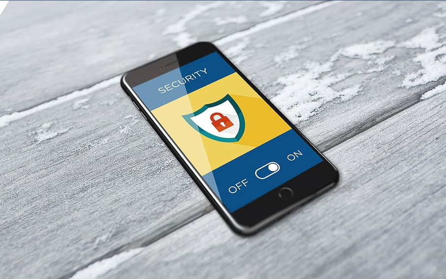Phone says security - Quanto è facile hackerare uno smartphone su una rete aperta?