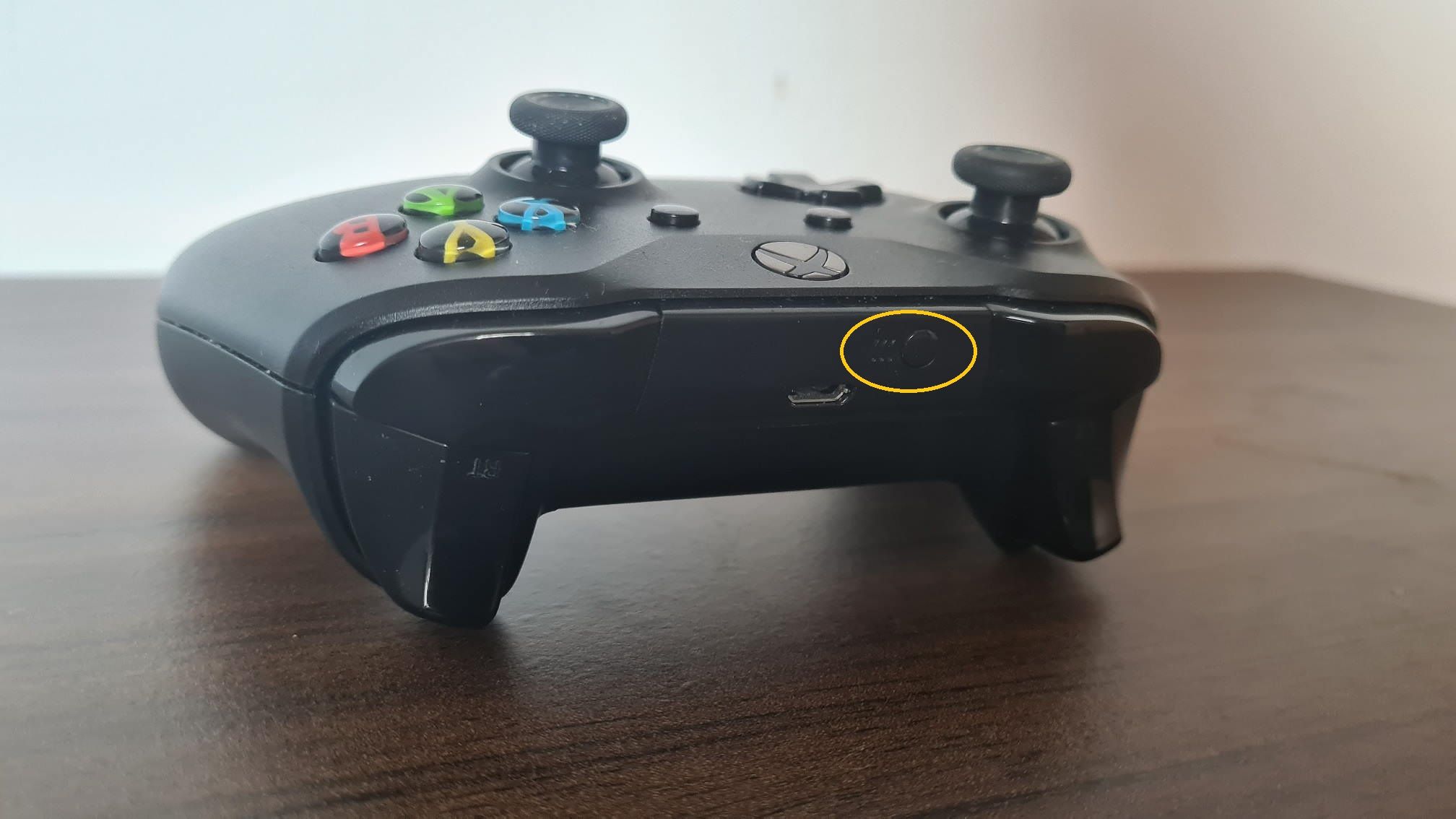 Xbox One Controller Share Button - Come utilizzare i controller Xbox One su Xbox Series X