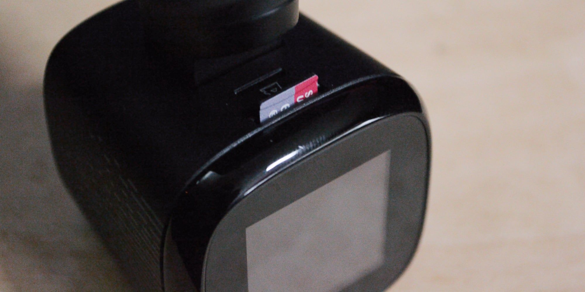 jomise k7 1600p dashcam review card slot - La Jomise K7 1600P è una Dashcam che aiuta davvero la tua guida