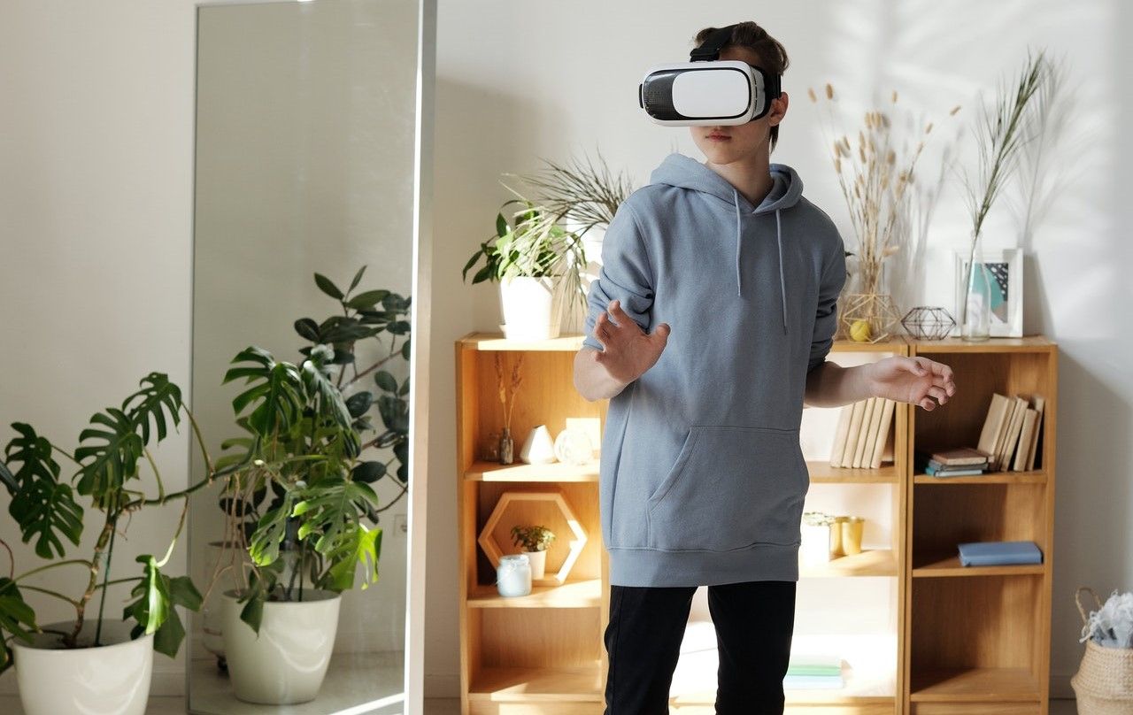 vr standing - Un’introduzione ai giochi VR: tutto ciò che devi sapere