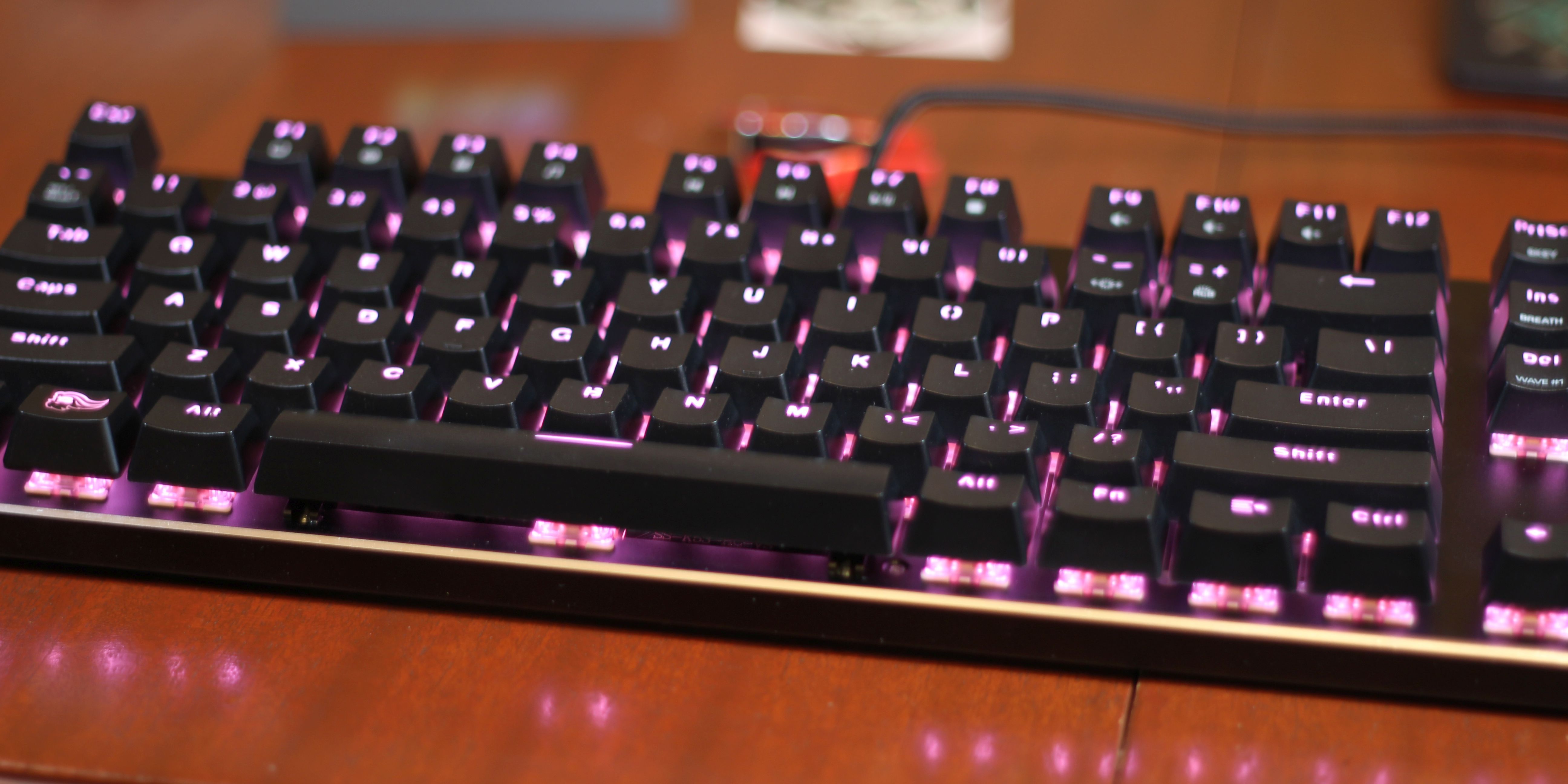 glorious modular mechanical keyboard gmmk backlight on purple - Migliore tastiera di fascia alta: recensione Glorious Modular Mechanical Keyboard (GMMK)