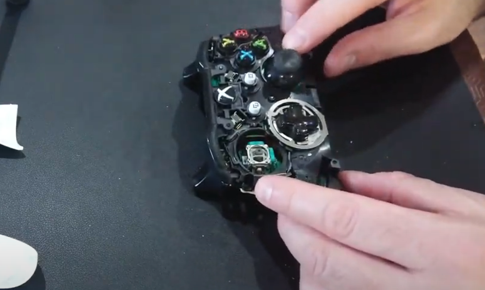 muo diy open xbox controller thumb - Come smontare il controller Xbox One