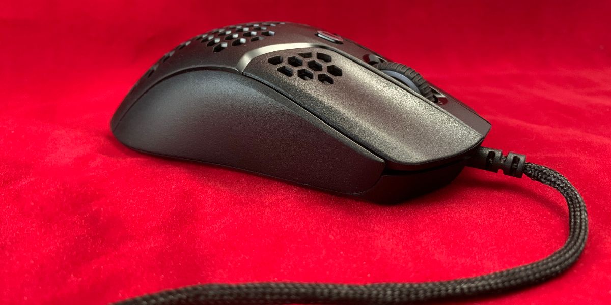 HyperX Red Background Facing Right - Recensione Hyperx PulseFire Haste Gaming Mouse: Razer dovrebbe essere preoccupato