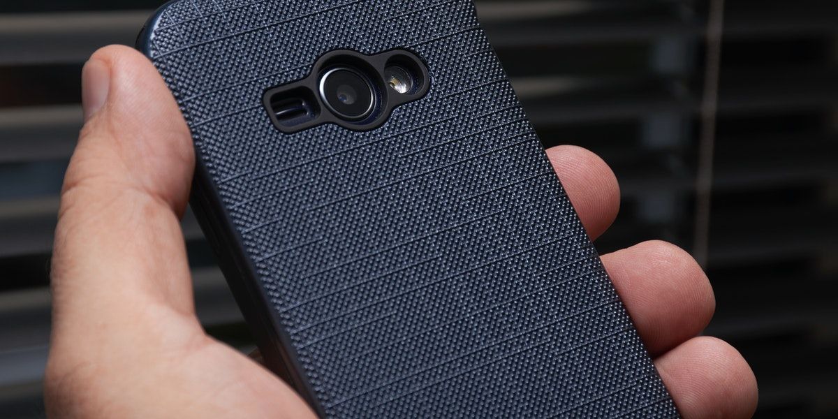Phone Case in Hand - 10 consigli per evitare di rompere il tuo smartphone