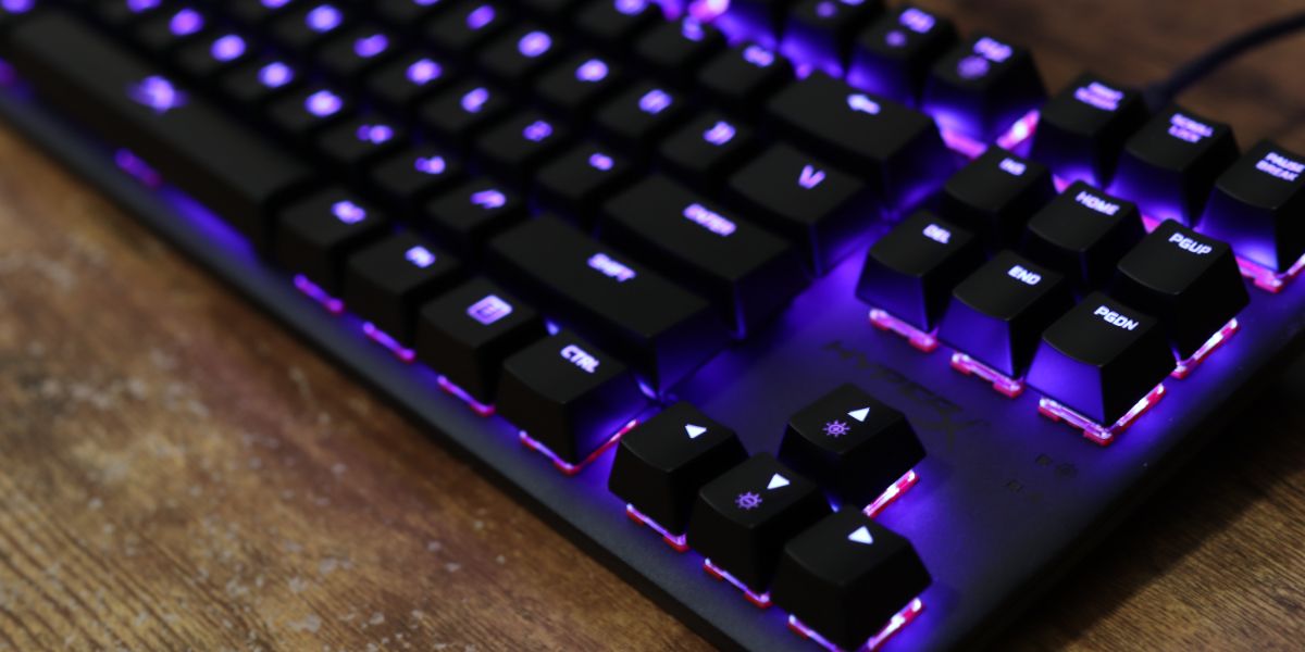 Purple backlit Keyboard HyperX Left Diag - HyperX Alloy Origins Core è la tastiera TKL compatta che stavi aspettando?