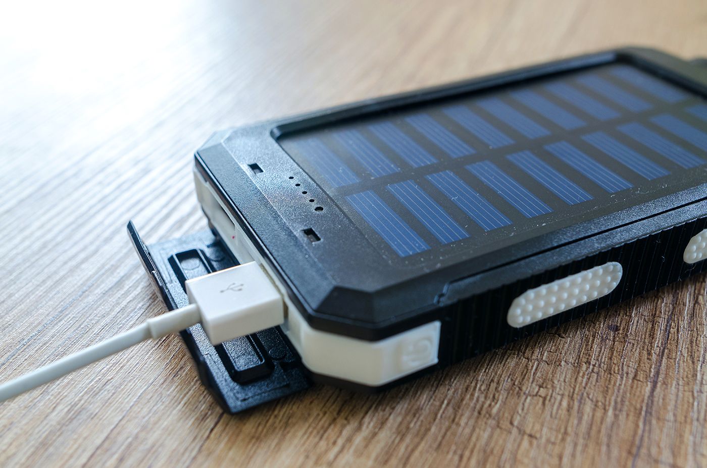 solar powered power bank iPhone 1 - 7 suggerimenti per caricare il tuo iPhone più velocemente