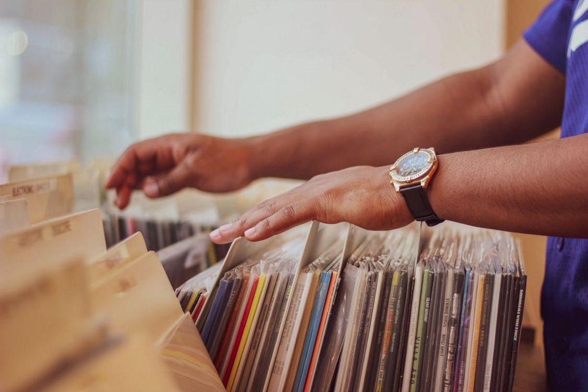 finding vinyls - Vinili e CD venduti nel 2020: cosa significa per il futuro della musica