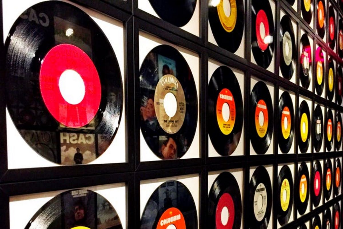 vinyls - Vinili e CD venduti nel 2020: cosa significa per il futuro della musica
